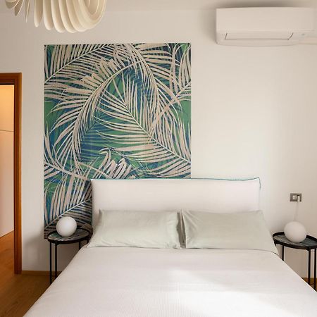 ארונה Suite 51 Appartamento Con Terrazzo A 50 Mt Dal Lago - Private Parking (Adults Only) מראה חיצוני תמונה
