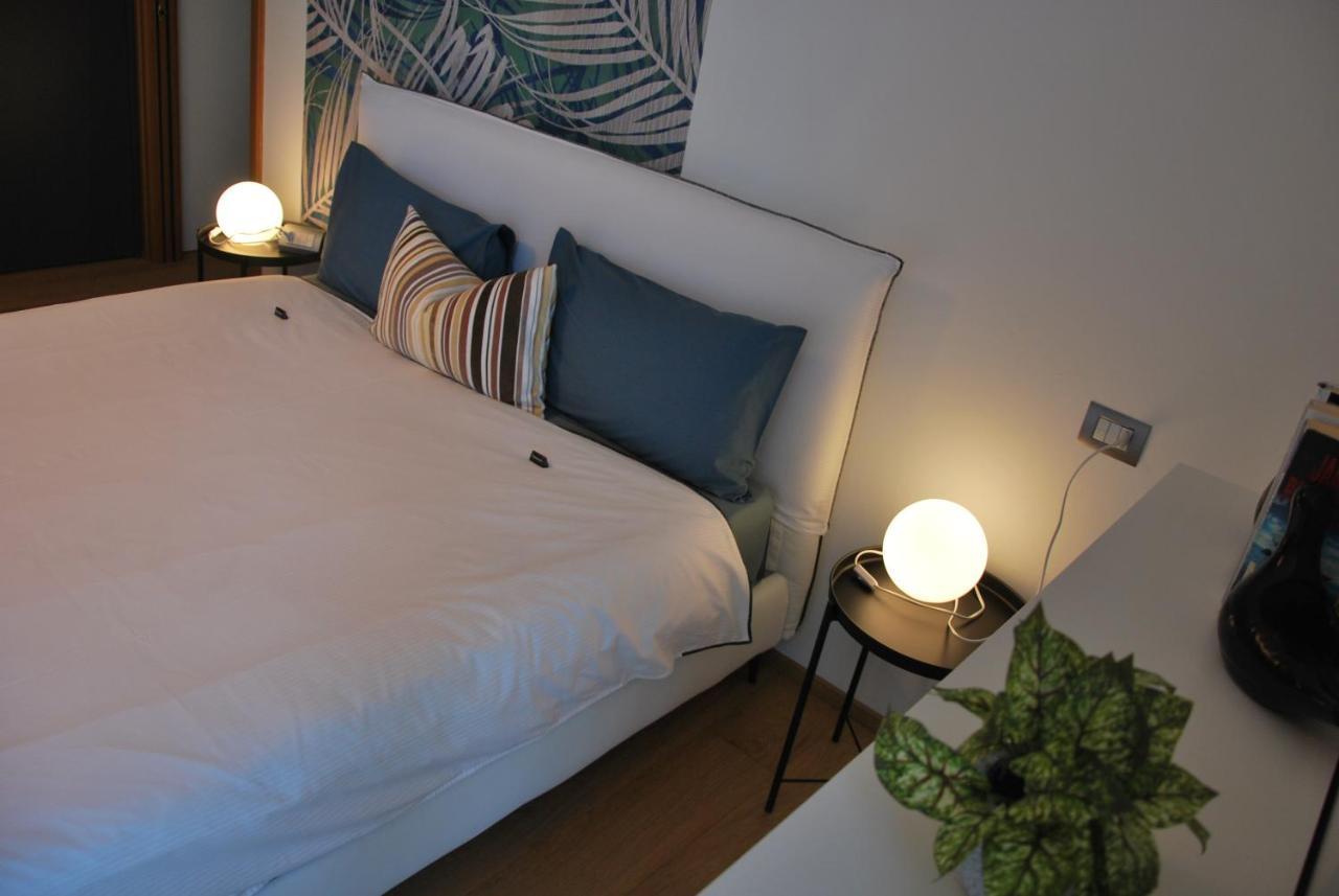 ארונה Suite 51 Appartamento Con Terrazzo A 50 Mt Dal Lago - Private Parking (Adults Only) מראה חיצוני תמונה
