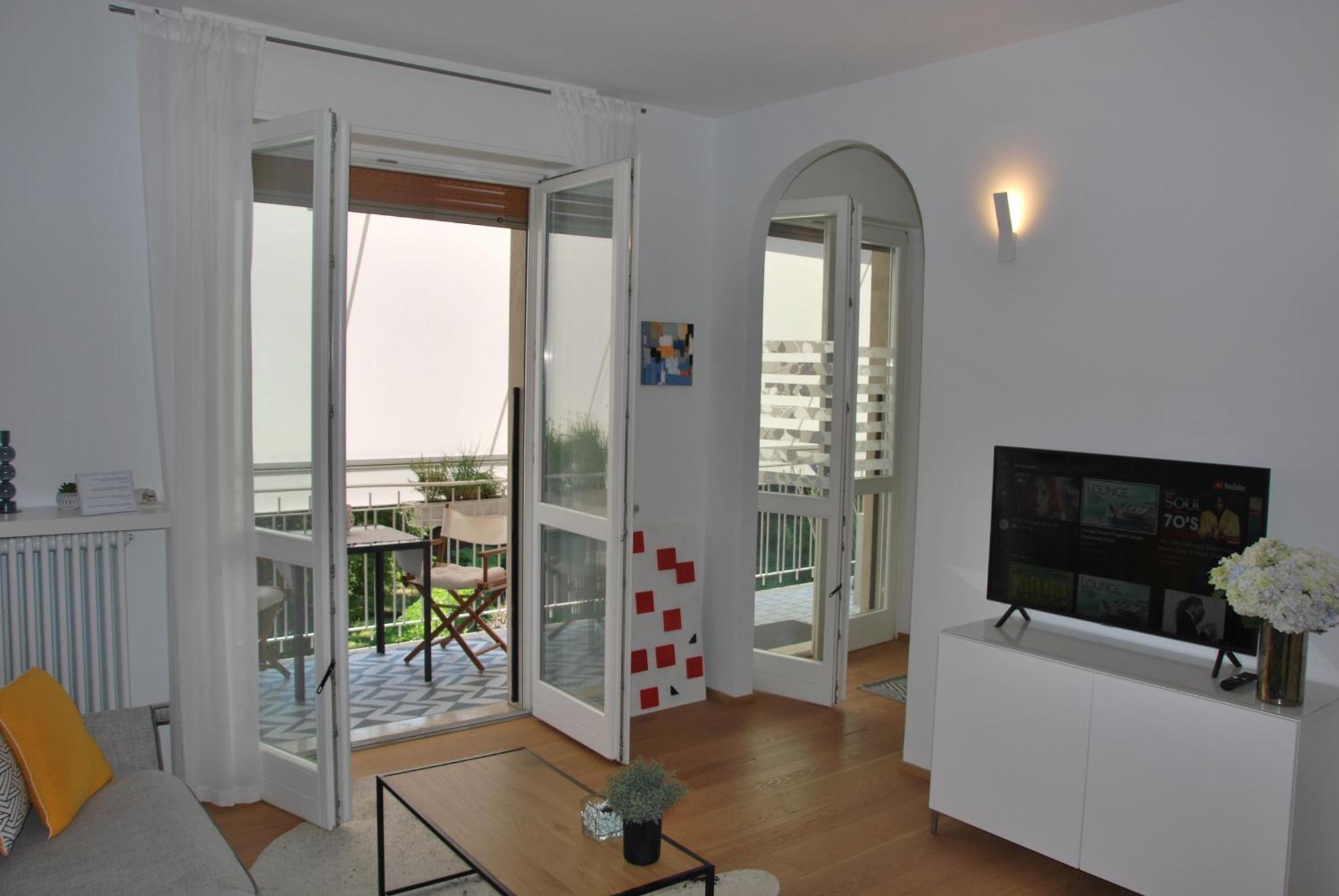 ארונה Suite 51 Appartamento Con Terrazzo A 50 Mt Dal Lago - Private Parking (Adults Only) מראה חיצוני תמונה