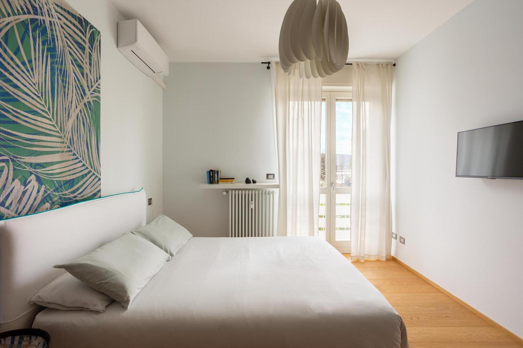 ארונה Suite 51 Appartamento Con Terrazzo A 50 Mt Dal Lago - Private Parking (Adults Only) מראה חיצוני תמונה