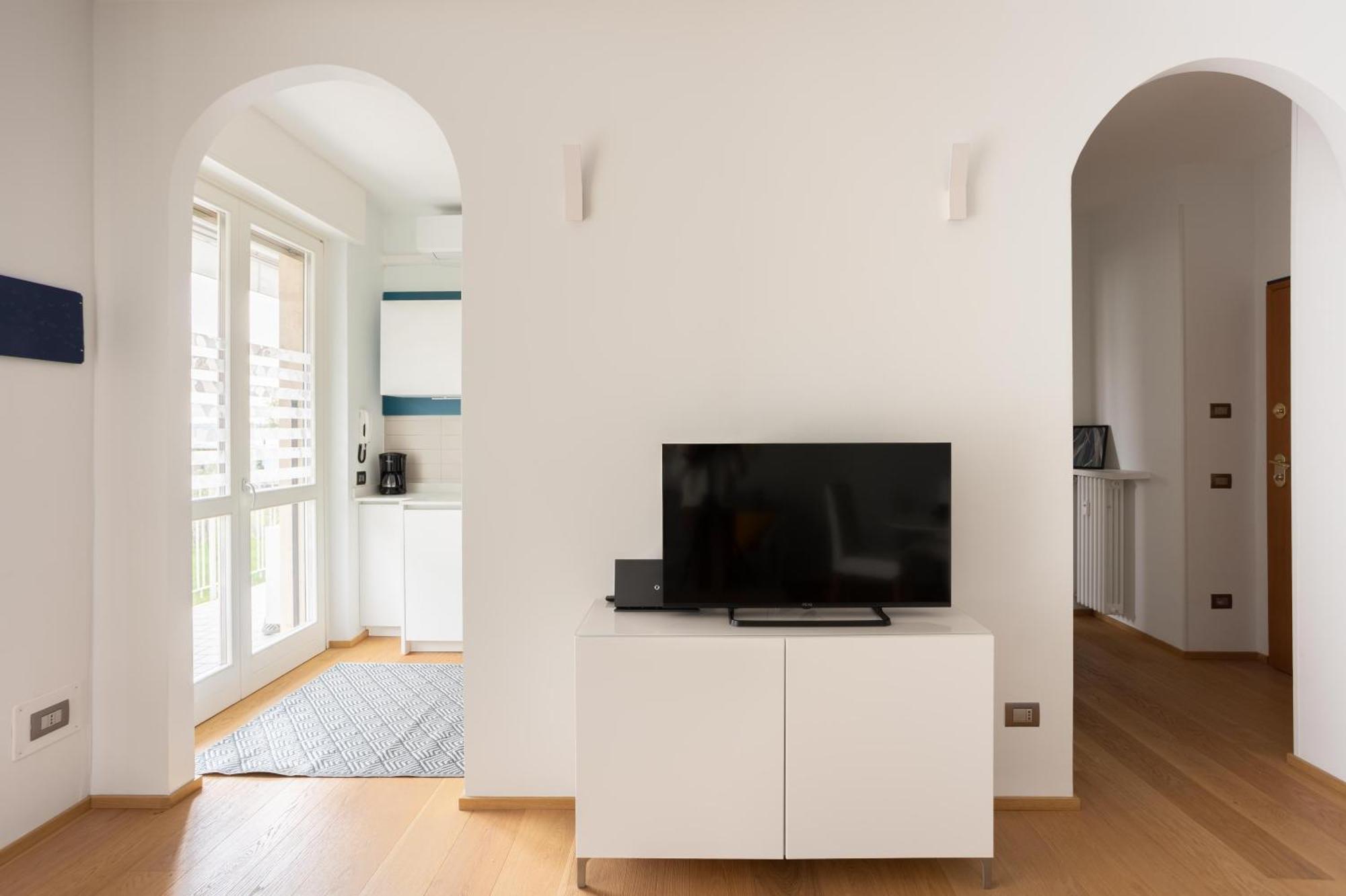 ארונה Suite 51 Appartamento Con Terrazzo A 50 Mt Dal Lago - Private Parking (Adults Only) מראה חיצוני תמונה