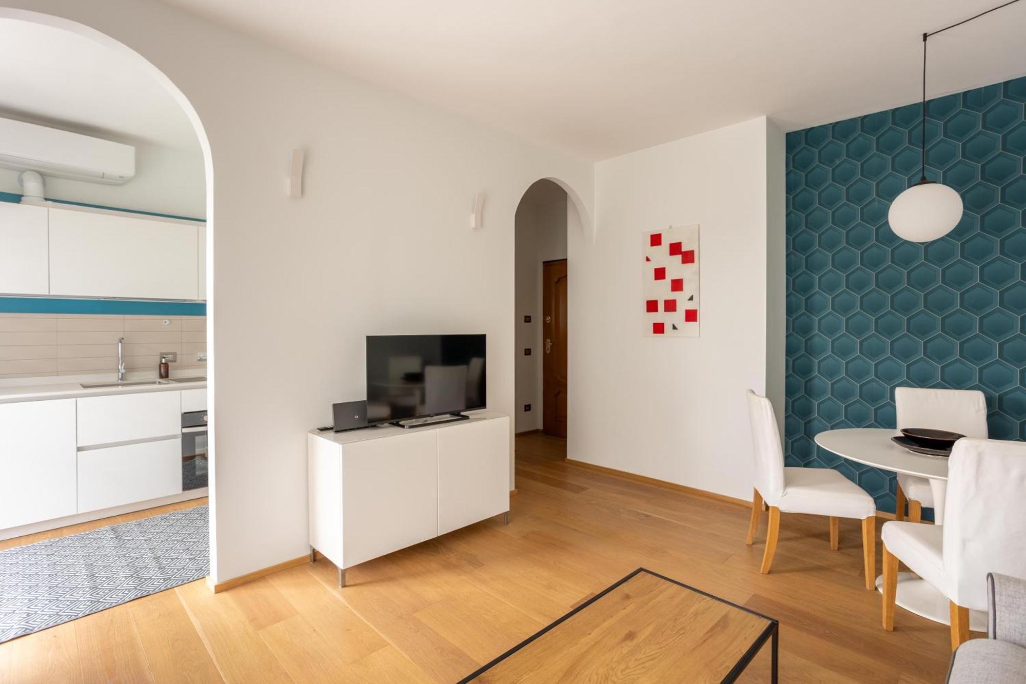ארונה Suite 51 Appartamento Con Terrazzo A 50 Mt Dal Lago - Private Parking (Adults Only) מראה חיצוני תמונה