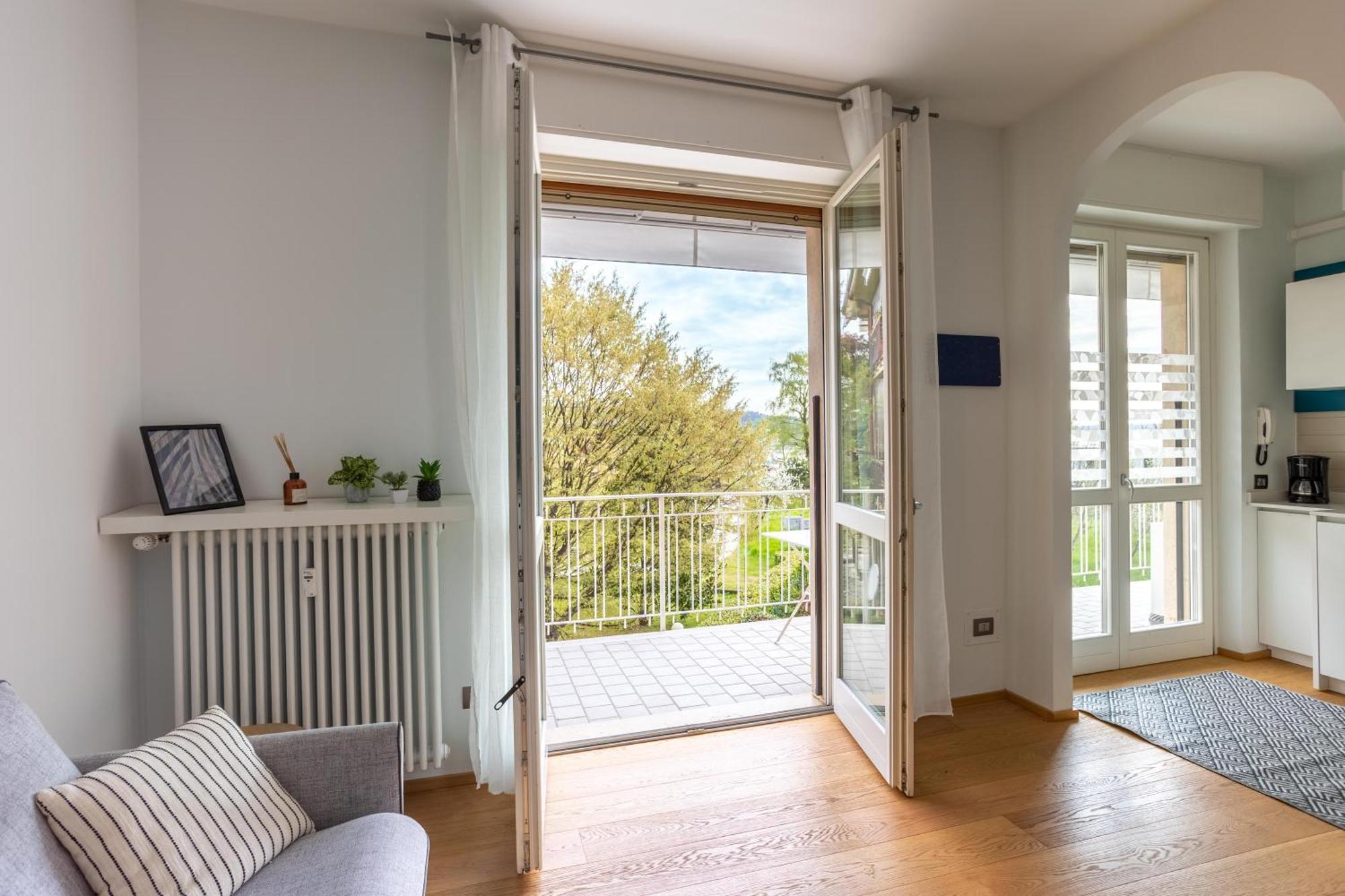 ארונה Suite 51 Appartamento Con Terrazzo A 50 Mt Dal Lago - Private Parking (Adults Only) מראה חיצוני תמונה