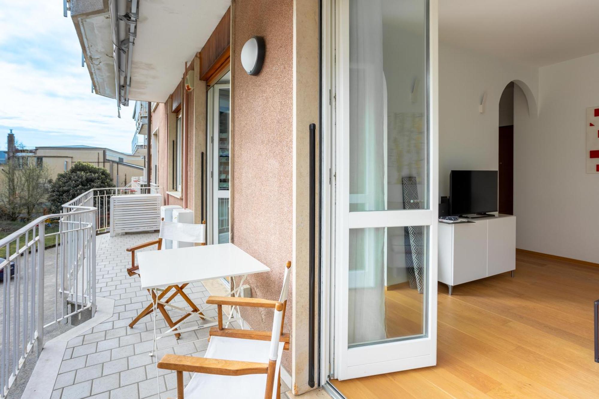 ארונה Suite 51 Appartamento Con Terrazzo A 50 Mt Dal Lago - Private Parking (Adults Only) מראה חיצוני תמונה