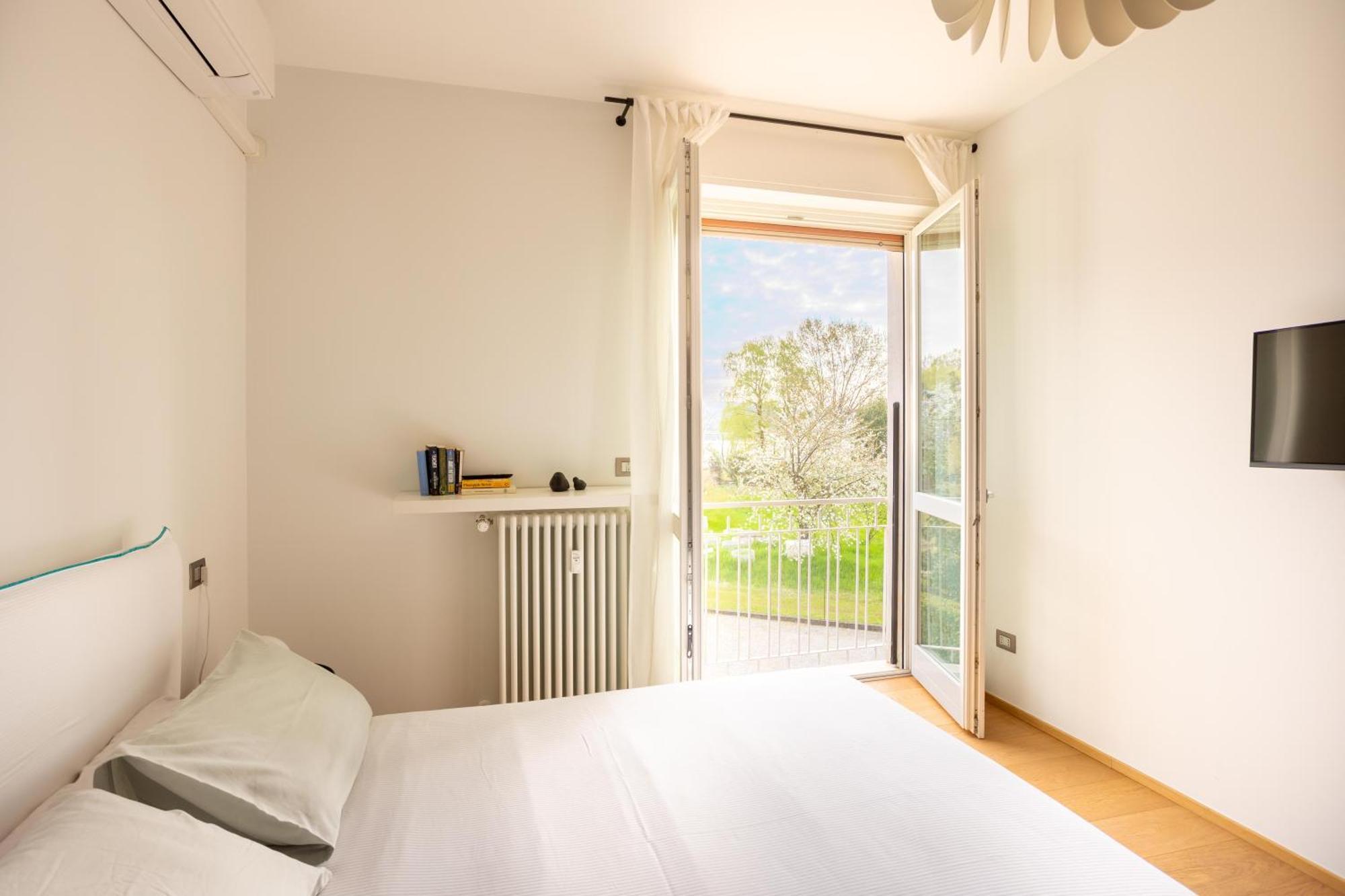 ארונה Suite 51 Appartamento Con Terrazzo A 50 Mt Dal Lago - Private Parking (Adults Only) מראה חיצוני תמונה